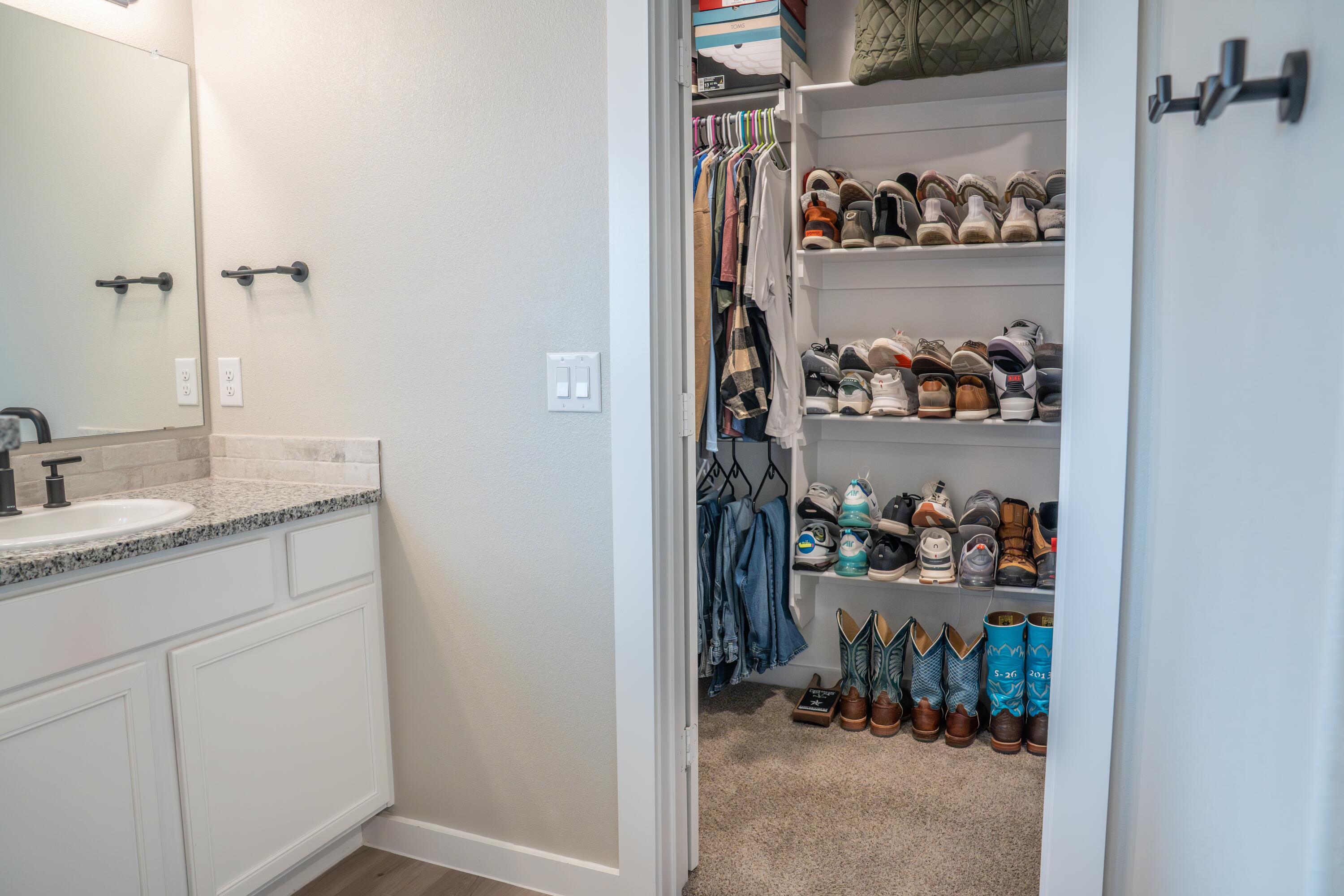 6814 57th Street Lubbock, TX 79407 - Photo 16 of 18 MB Closet