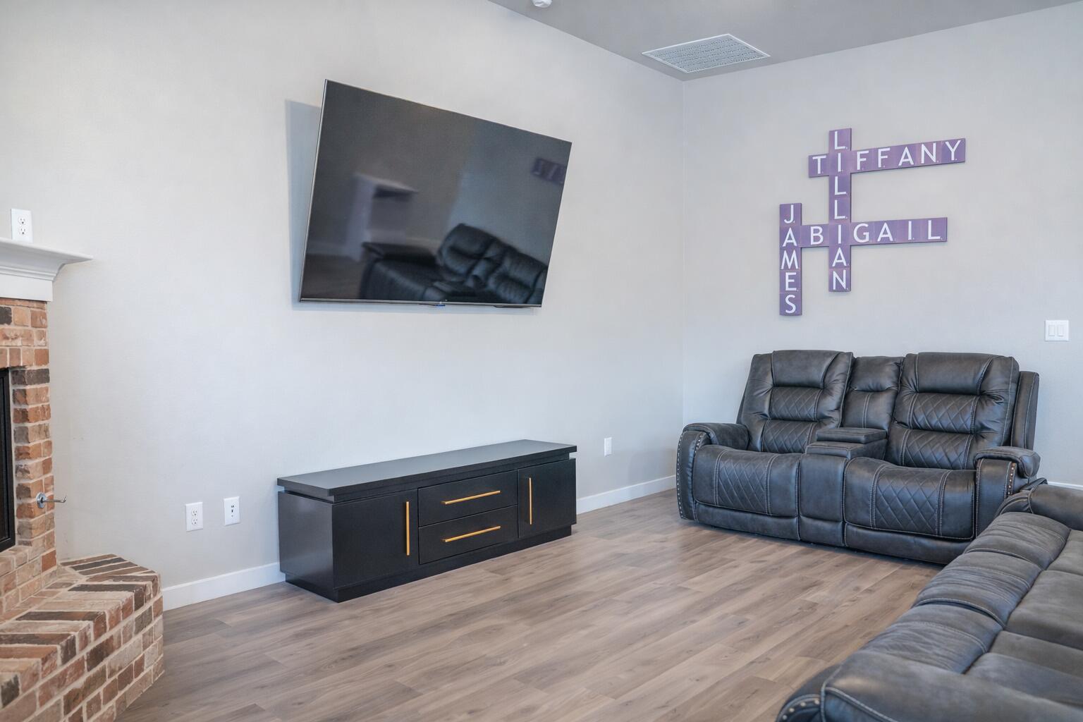 6814 57th Street Lubbock, TX 79407 - Photo 8 of 18 Living Room