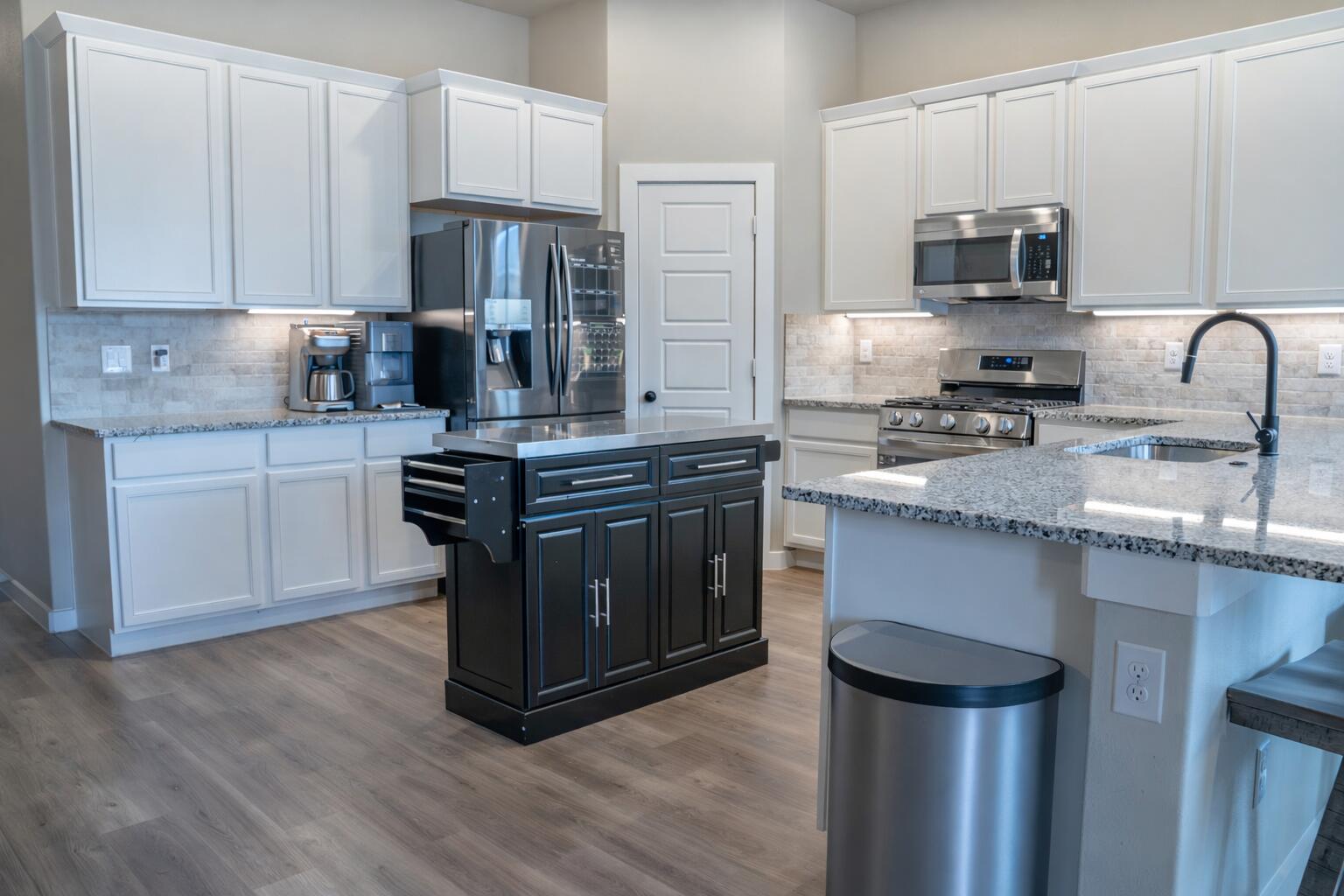 6814 57th Street Lubbock, TX 79407 - Photo 9 of 18 Kitchen