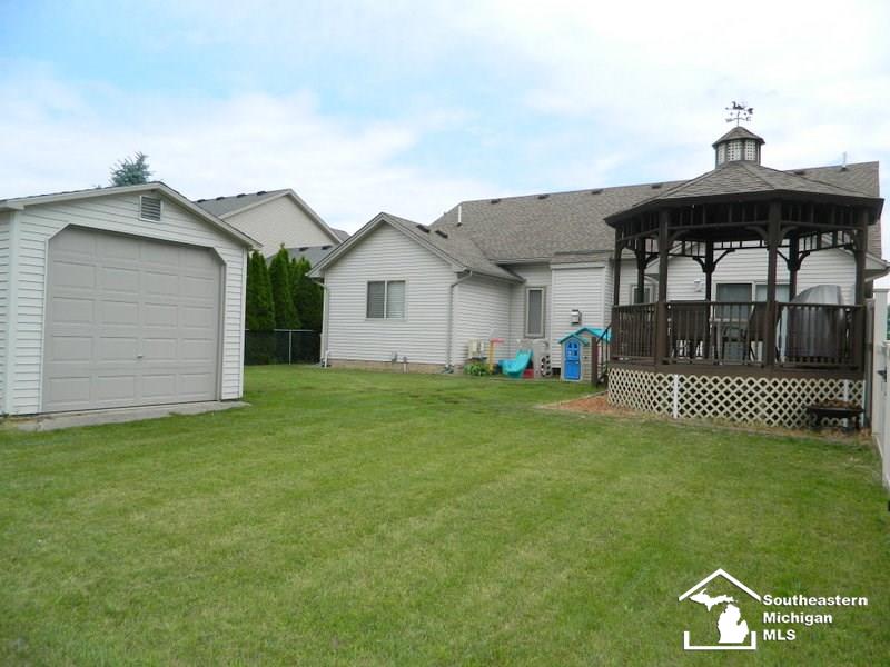 16603 Carter Road Woodhaven, MI 48183 - Photo 4 of 31