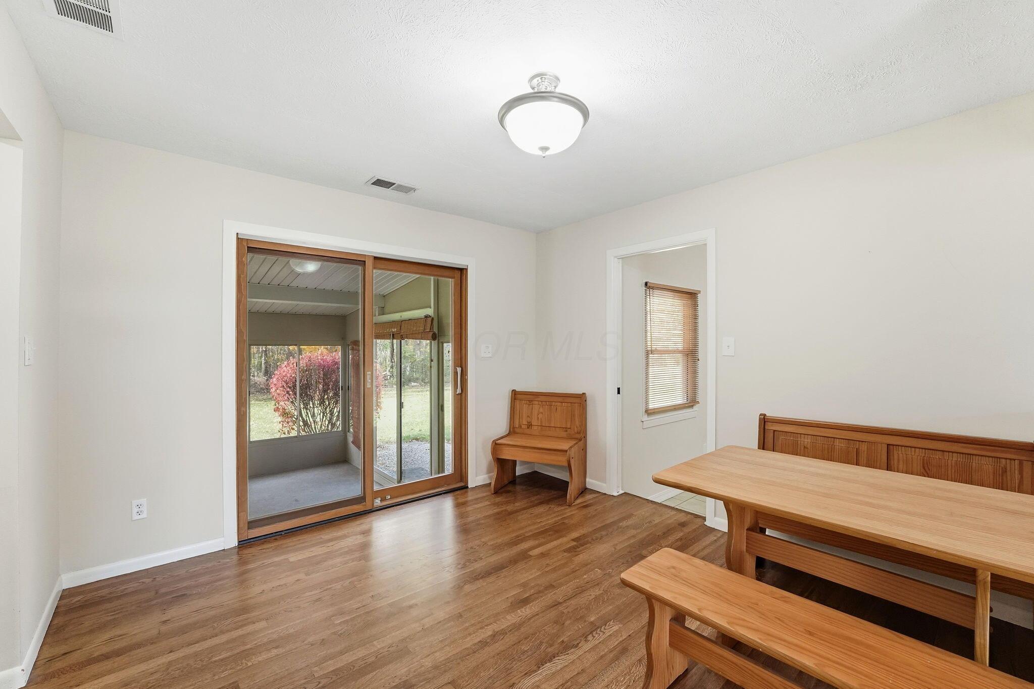 854 South Section Line Road Delaware, OH 43015 - Photo 22 of 60 Dining area