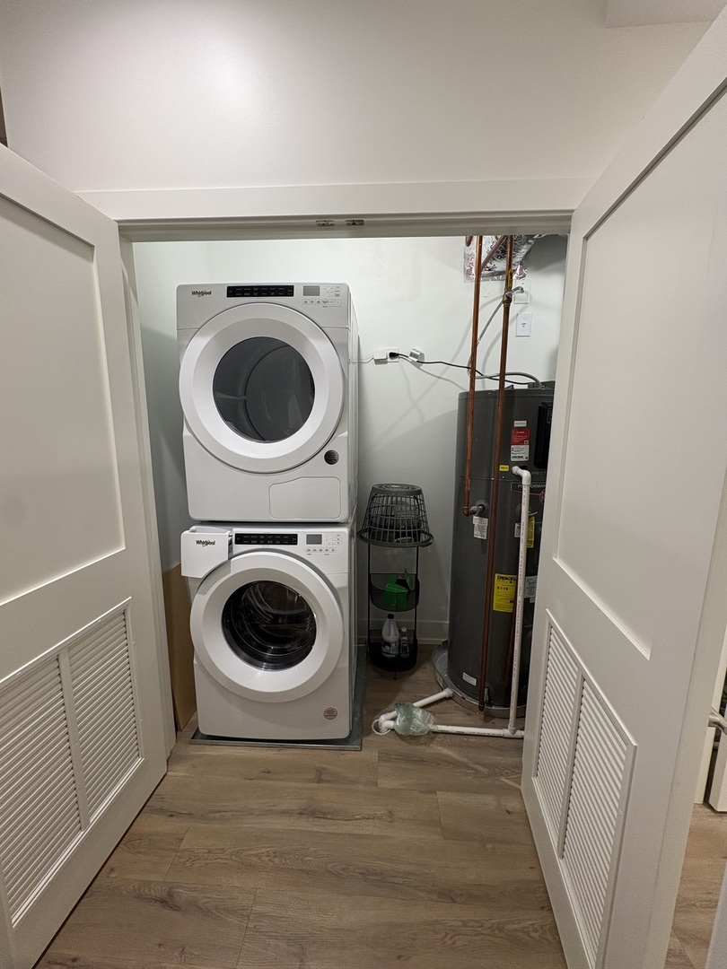 6317 South Rhodes Avenue, Unit G Chicago, IL 60637 - Photo 8 of 14 a utility room with dryer and washer