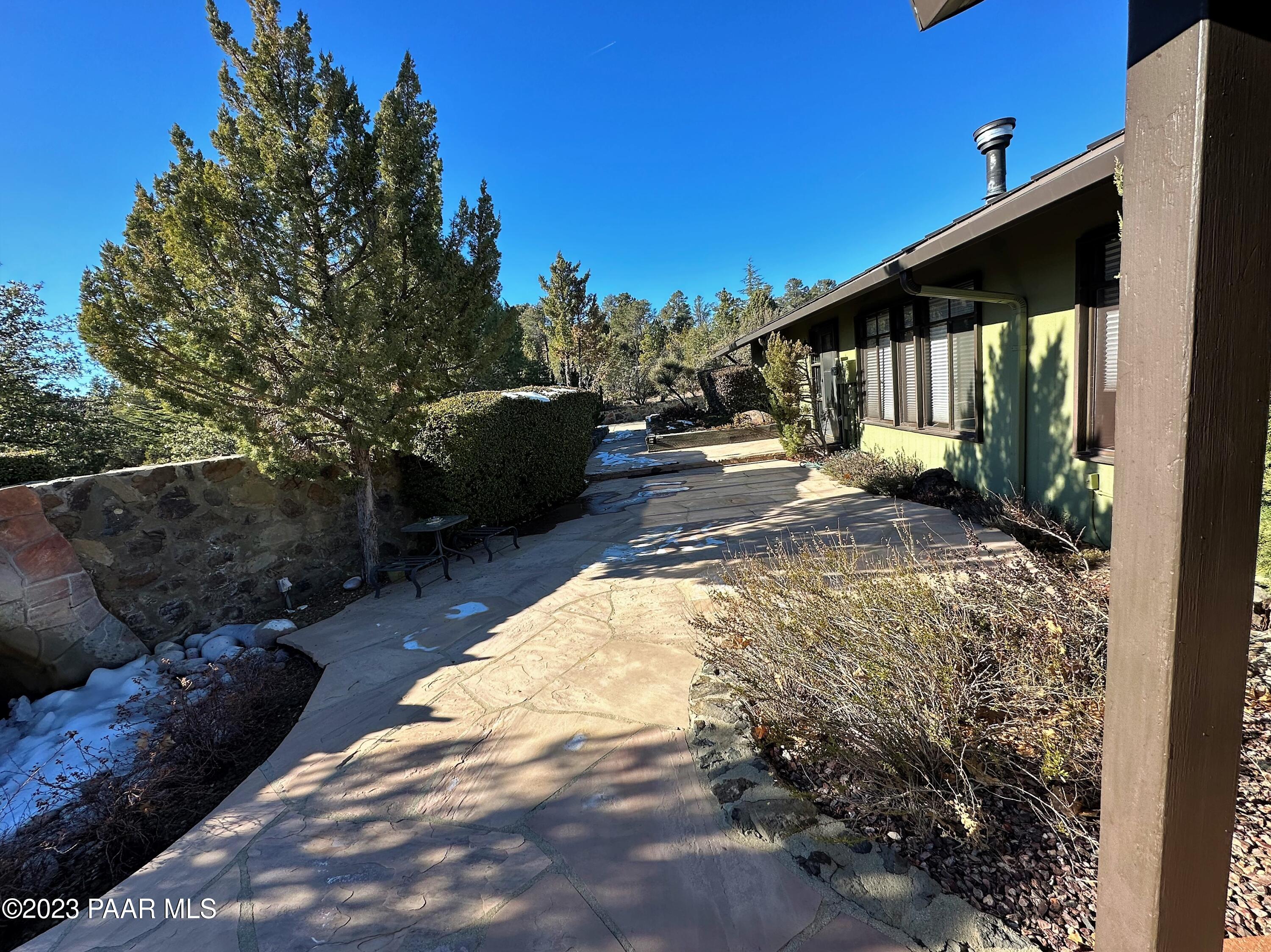 26 Pinnacle Road Prescott, AZ 86305 - Photo 8 of 59 Flagstone Patios