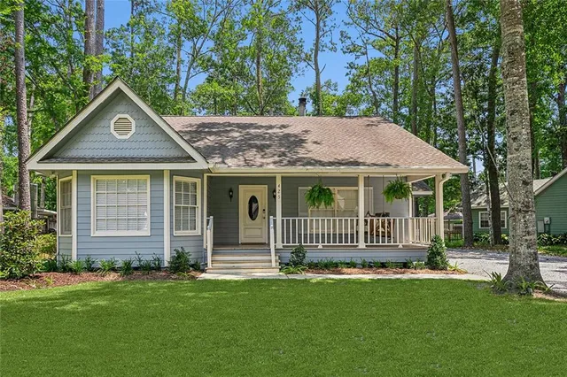 $2,350 | 425 Yaupon Drive, Mandeville, LA 70471