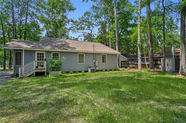 $2,350 | 425 Yaupon Drive, Mandeville, LA 70471