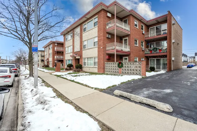 $190,000 | 3023 Paris Avenue, Unit 205, River Grove, IL 60171