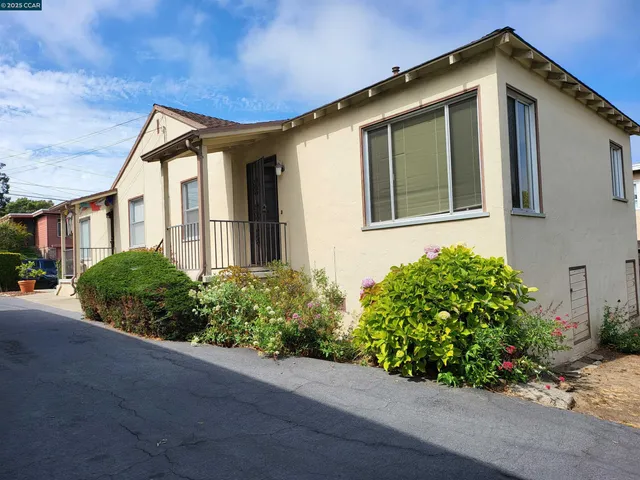 a view of a house with a small yard