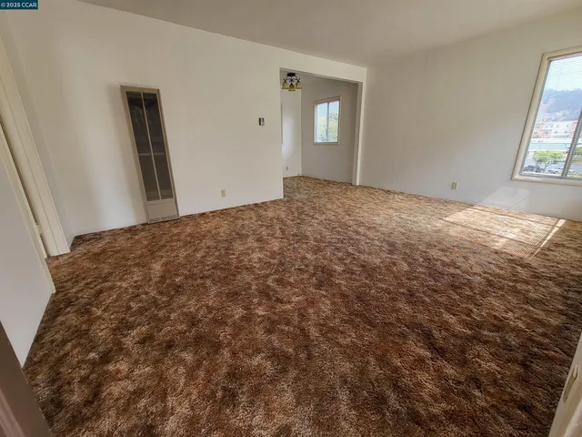 a view of empty room with window