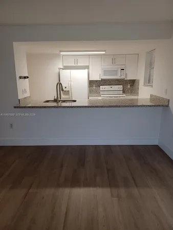 $2,300 | 16220 Northwest 2nd Avenue, Unit 411, Miami, FL 33169