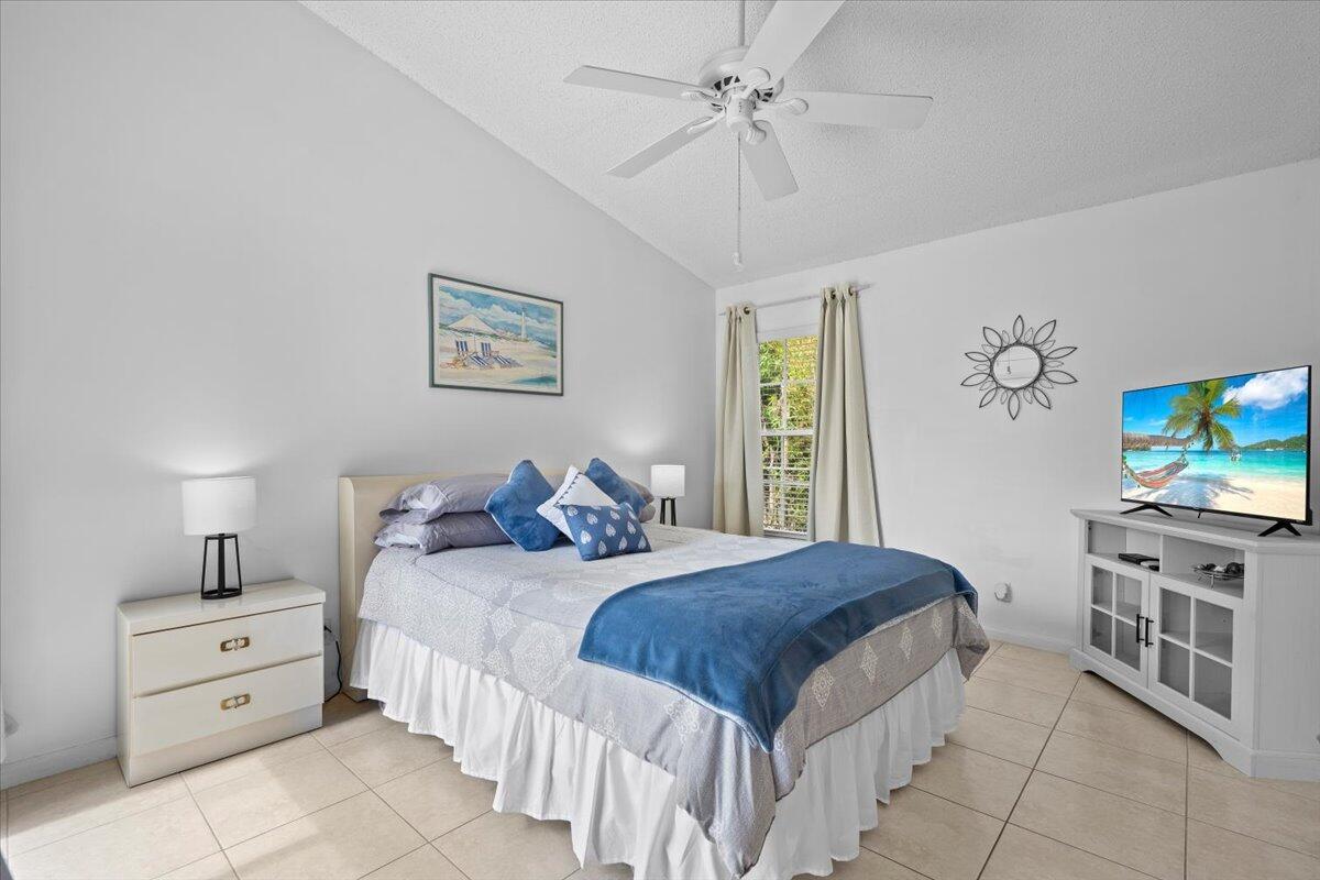 6397 Garrett Street Jupiter, FL 33458 - Photo 17 of 36 18-LUX_0940.jpg1