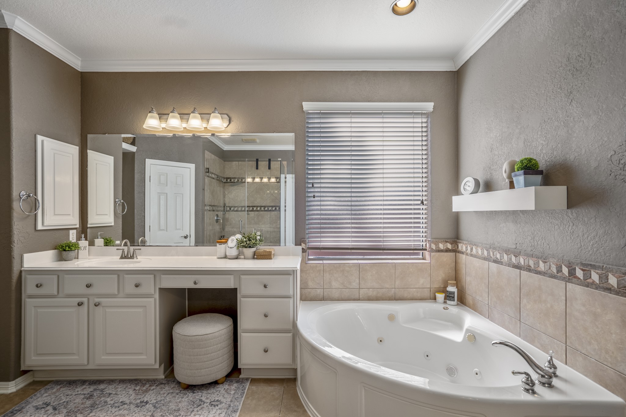 10203 Earlington Manor Drive Spring, TX 77379 - Photo 20 of 50 a bathroom with a tub sink and mirror