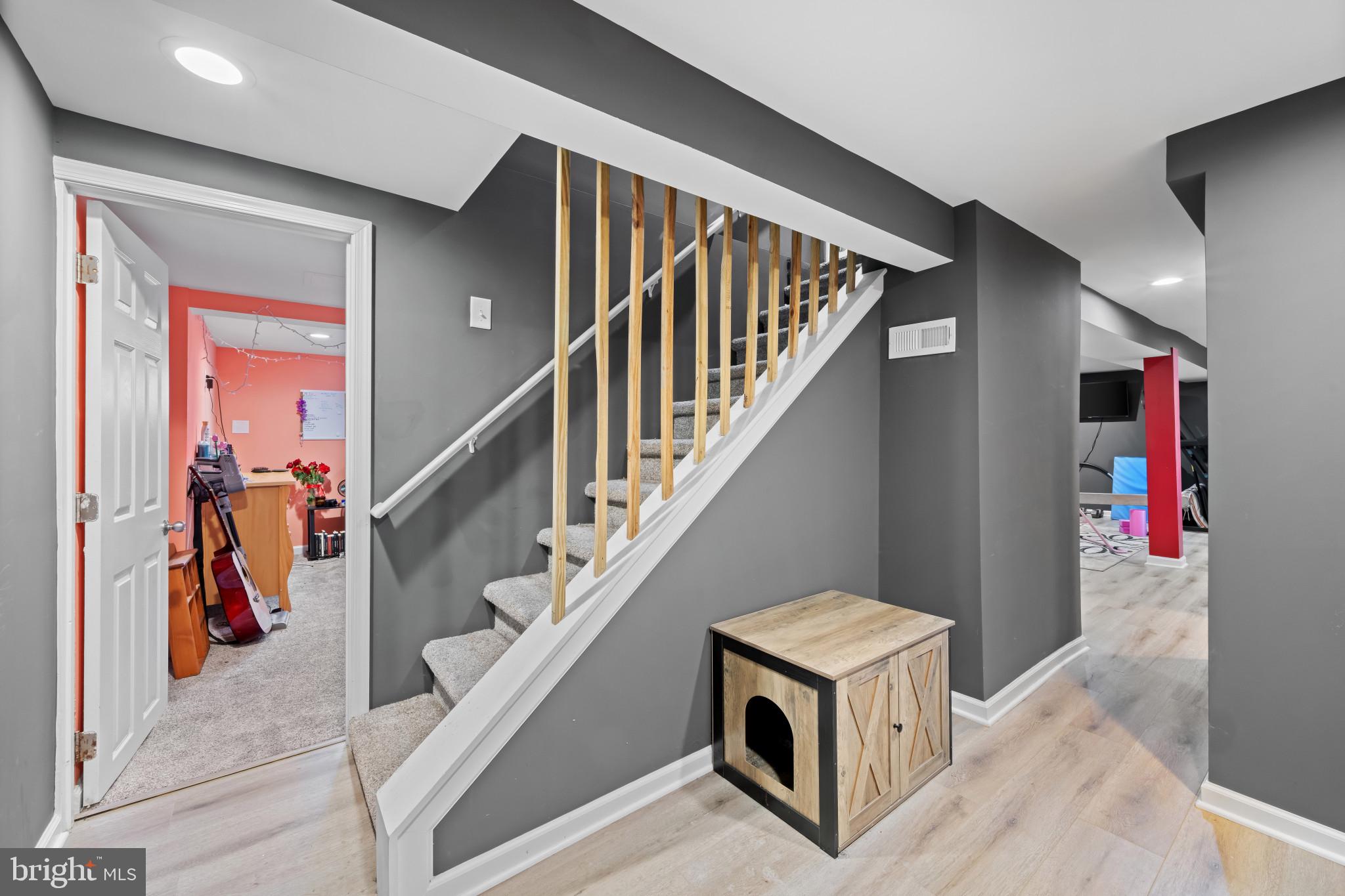 113 West Edgevale Road Baltimore, MD 21225 - Photo 27 of 41 a view of entryway and hall