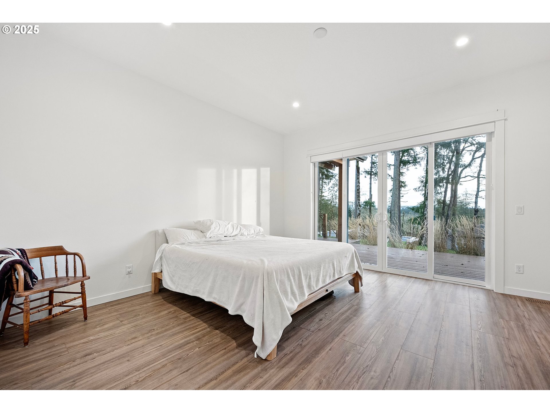 683 Oak Street Springfield, OR 97477 - Photo 22 of 48 Primary Bedroom