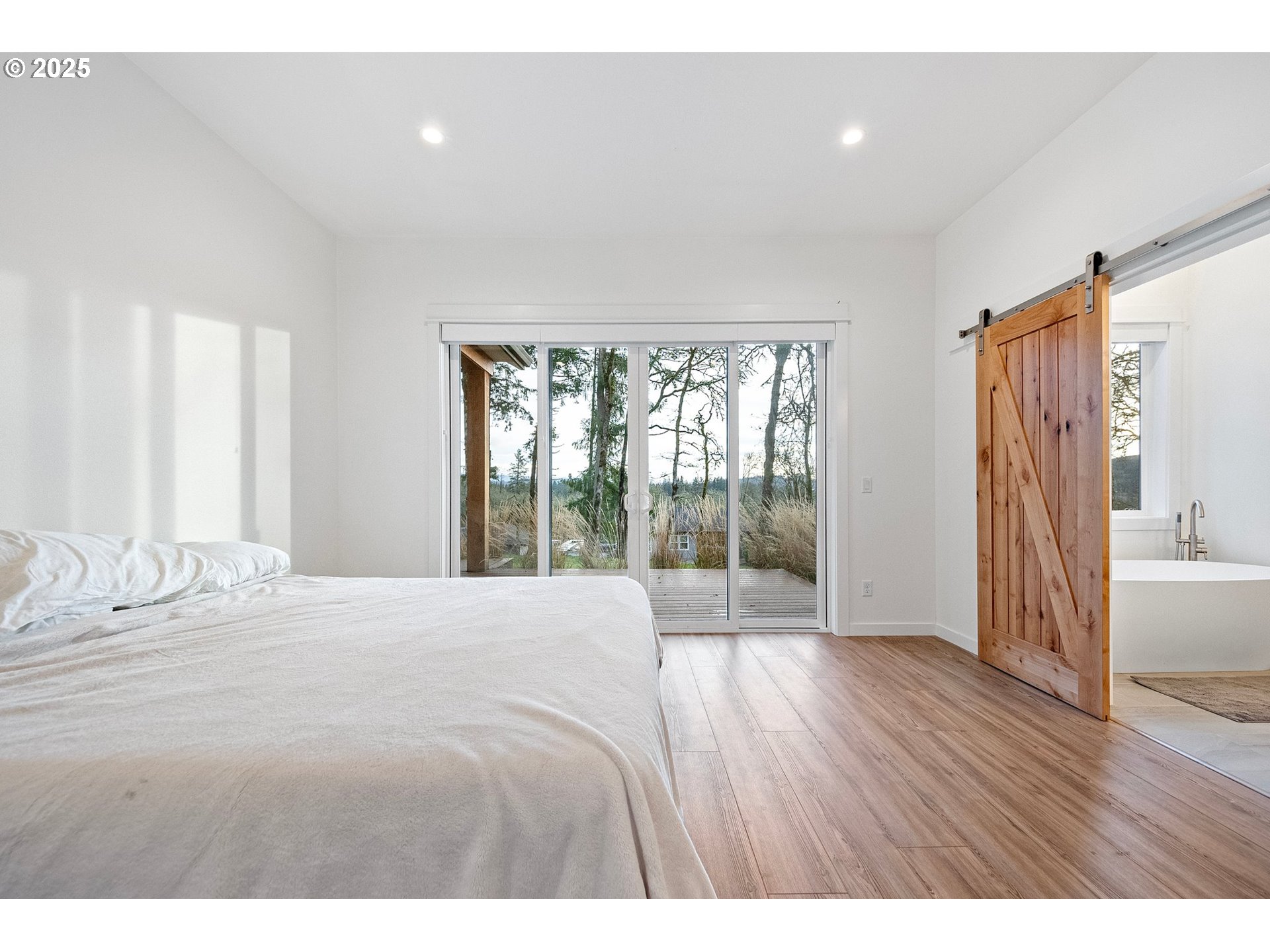 683 Oak Street Springfield, OR 97477 - Photo 23 of 48 Primary Bedroom