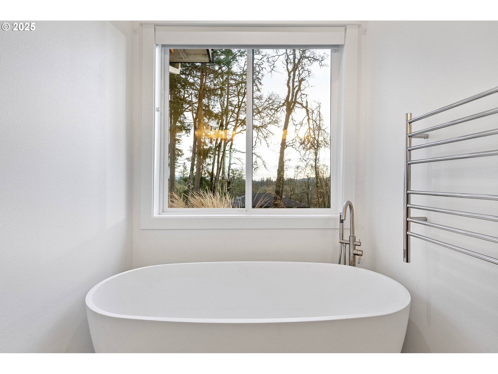 683 Oak Street Springfield, OR 97477 - Photo 26 of 48 Bathroom