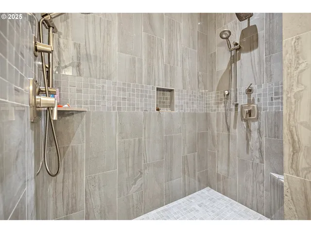 $1,350,000 | 683 Oak Street, Springfield, OR 97477