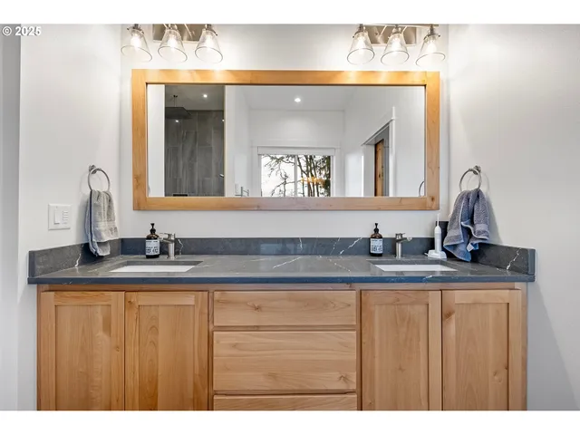 $1,350,000 | 683 Oak Street, Springfield, OR 97477