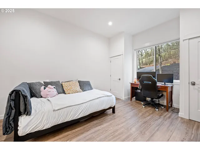 $1,350,000 | 683 Oak Street, Springfield, OR 97477