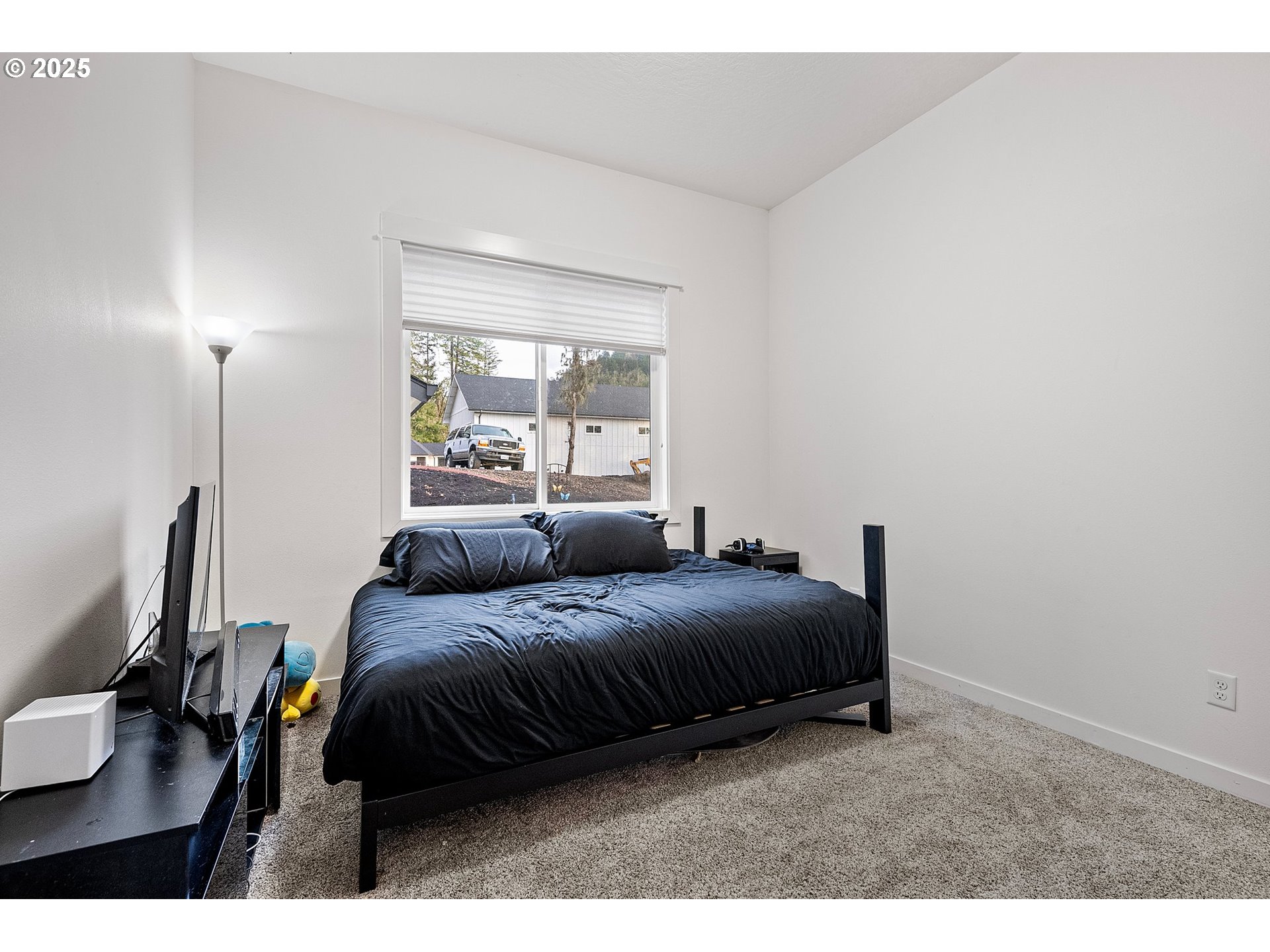 683 Oak Street Springfield, OR 97477 - Photo 32 of 48 Bathroom