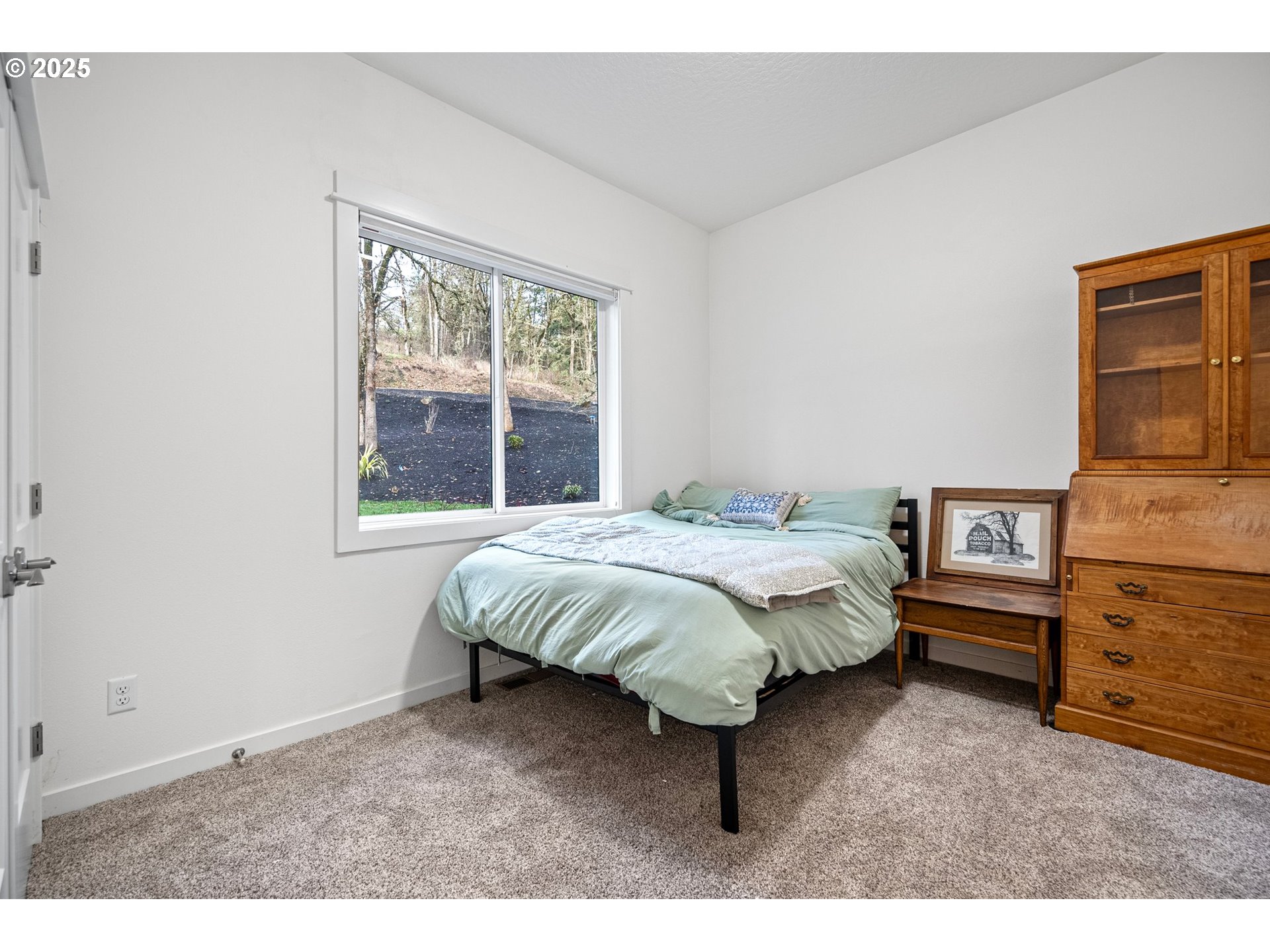 683 Oak Street Springfield, OR 97477 - Photo 34 of 48 Family Room