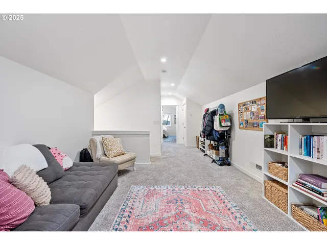 $1,350,000 | 683 Oak Street, Springfield, OR 97477