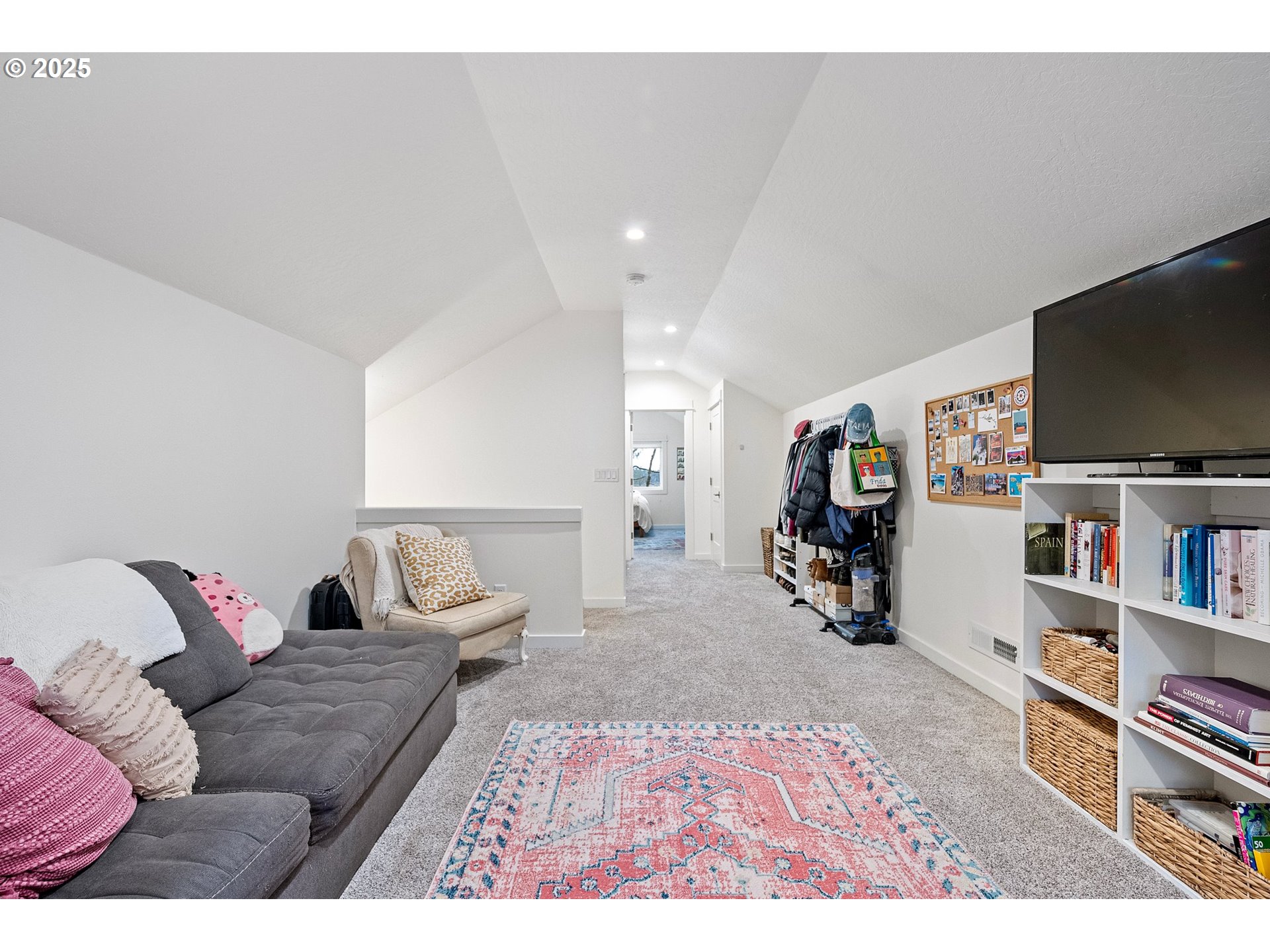 683 Oak Street Springfield, OR 97477 - Photo 36 of 48 Bathroom