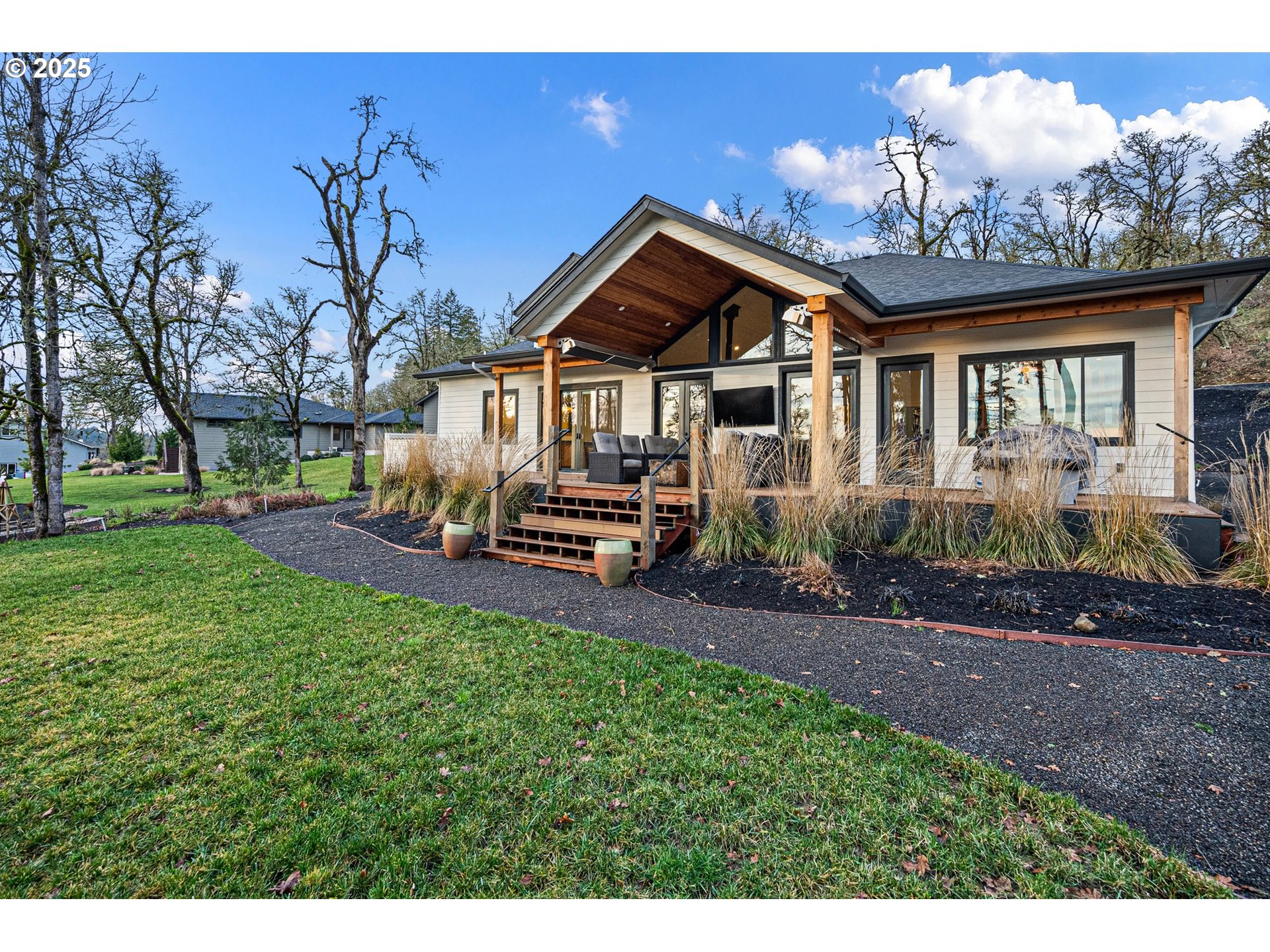 683 Oak Street Springfield, OR 97477 - Photo 40 of 48 Deck