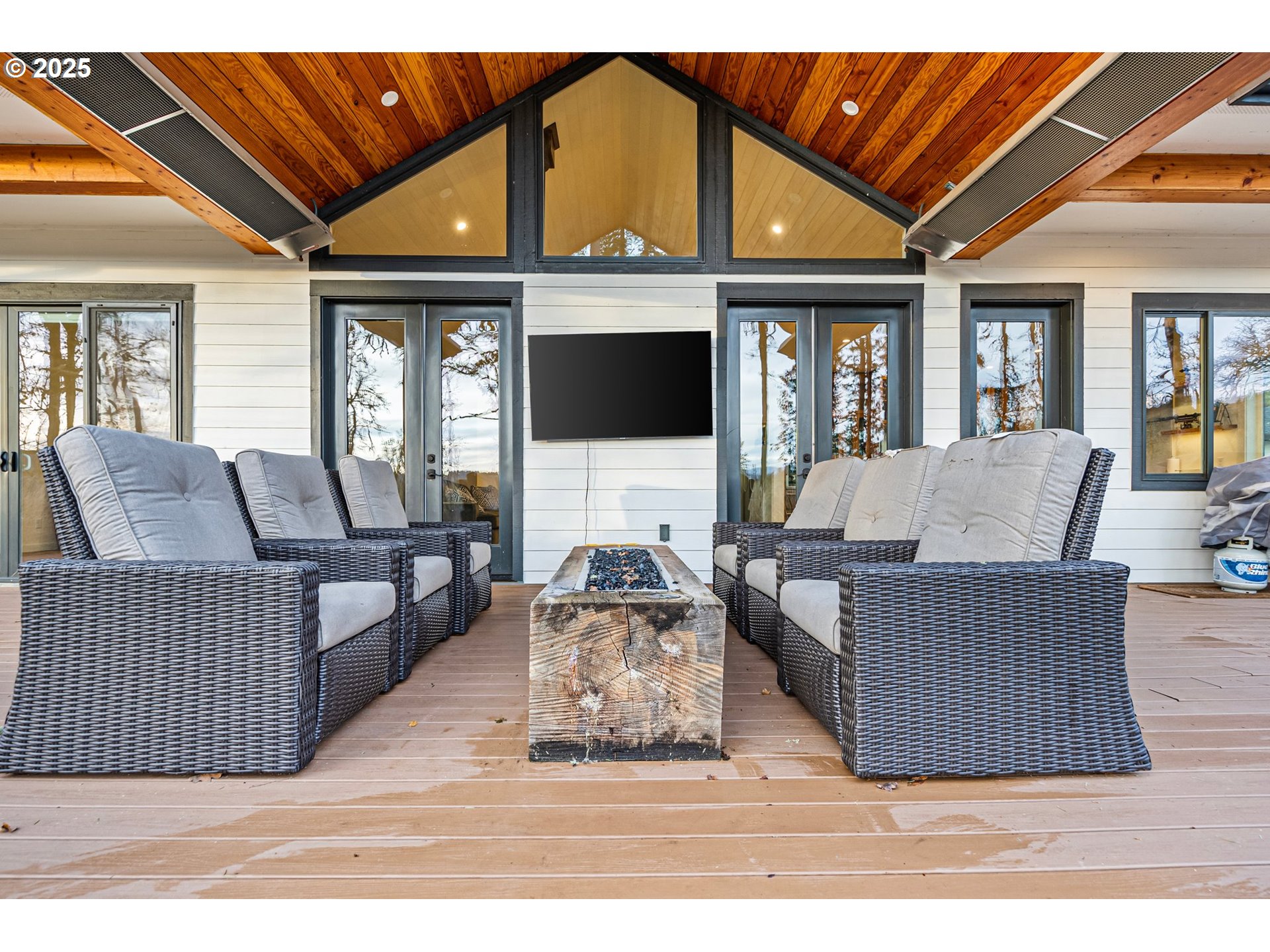 683 Oak Street Springfield, OR 97477 - Photo 41 of 48 Deck