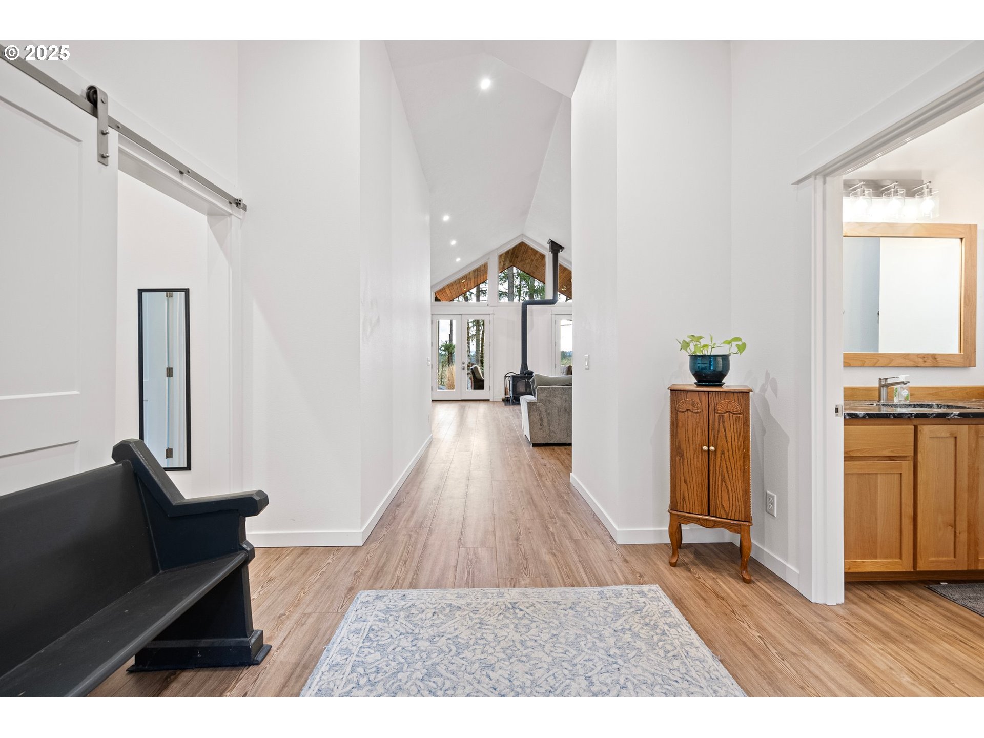 683 Oak Street Springfield, OR 97477 - Photo 6 of 48 Living Room