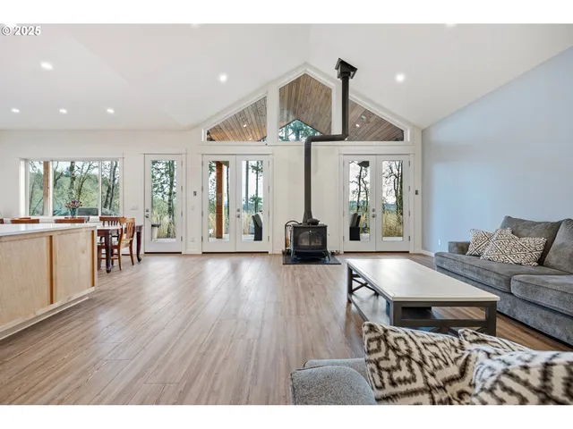 $1,350,000 | 683 Oak Street, Springfield, OR 97477