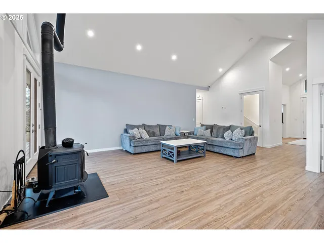 $1,350,000 | 683 Oak Street, Springfield, OR 97477