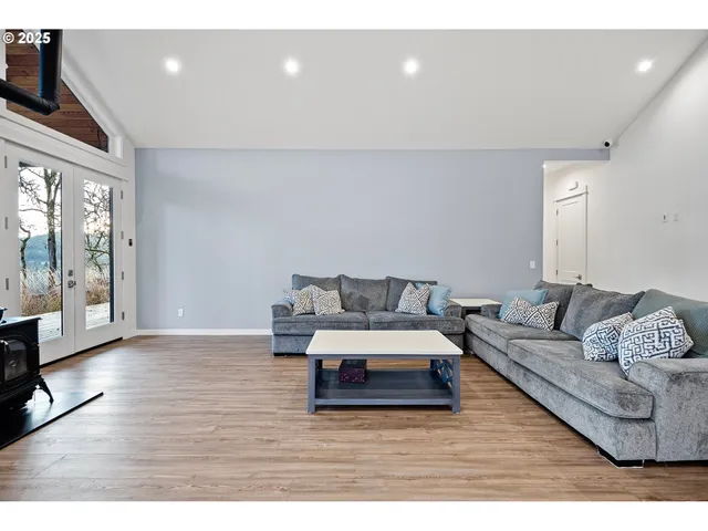 $1,350,000 | 683 Oak Street, Springfield, OR 97477