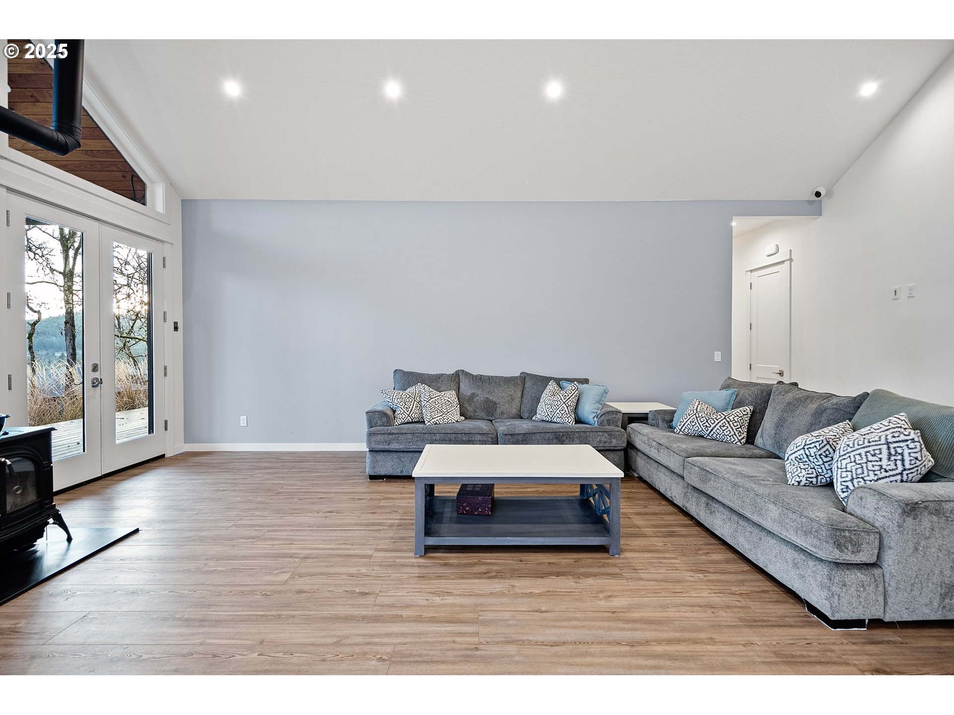 683 Oak Street Springfield, OR 97477 - Photo 9 of 48 Kitchen