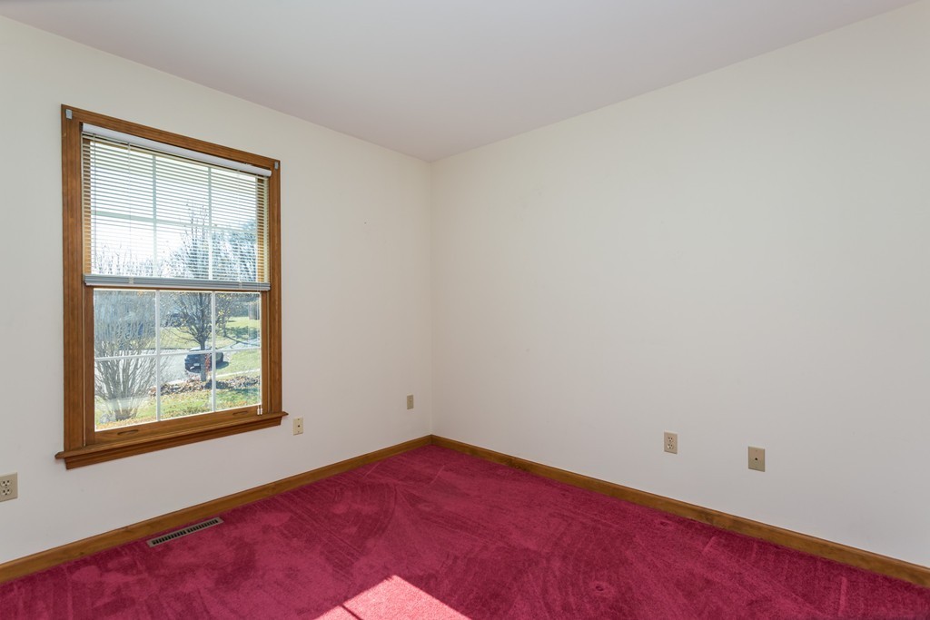 44 Hummingbird Lane West Springfield, MA 01089 - Photo 15 of 21 Gallery Image 15