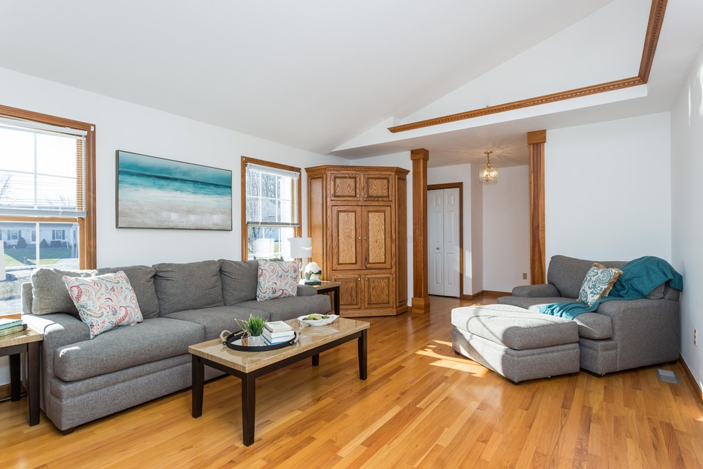 44 Hummingbird Lane West Springfield, MA 01089 - Photo 8 of 21 Gallery Image 8