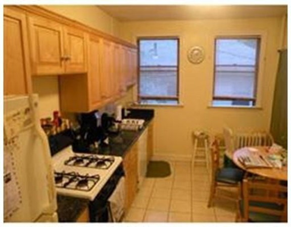 206 Sumner Street, Unit 3 Newton, MA 02459 - Photo 4 of 8 a table and chairs in a kitchen