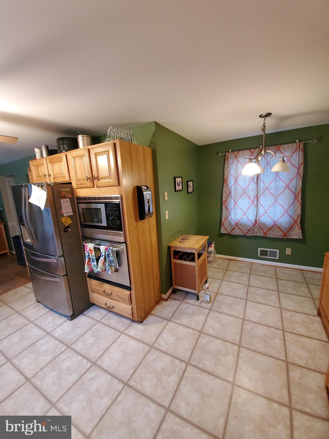 2412 Neudecker Road Westminster, MD 21157 - Photo 6 of 13 Kitchen w table nook