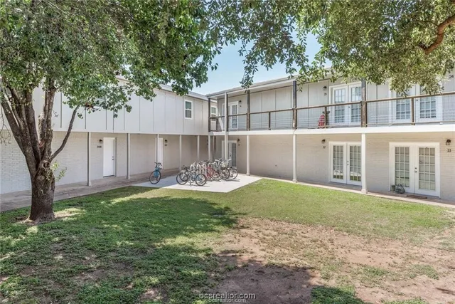 $825 | 3900 Old College Road, Unit 17, Bryan, TX 77801