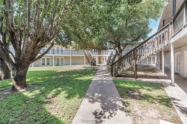 $825 | 3900 Old College Road, Unit 17, Bryan, TX 77801