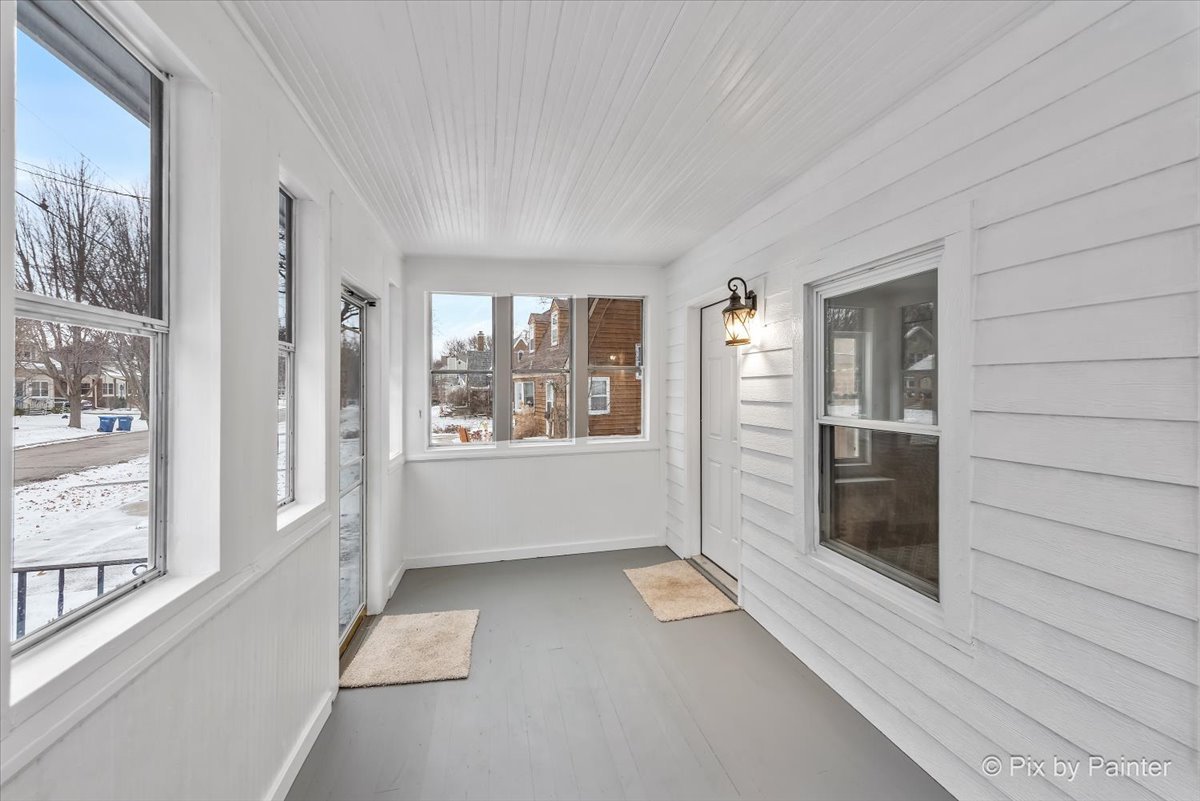 712 South 5th Street St. Charles, IL 60174 - Photo 5 of 25 a view of livingroom with natural light