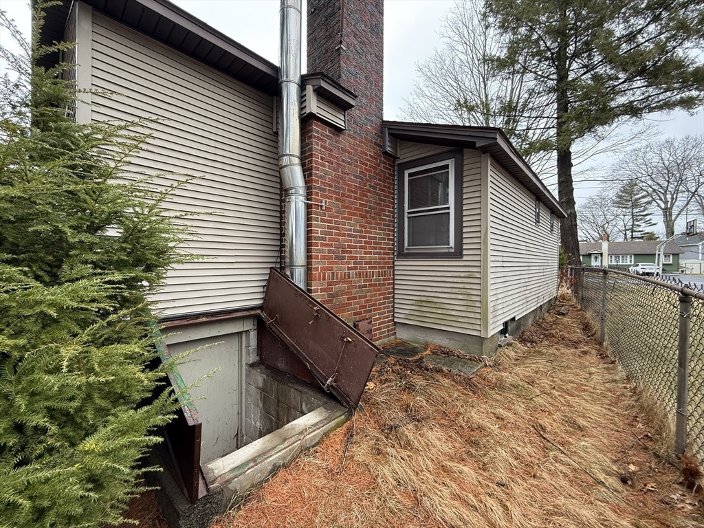 88 Union Point Road Webster, MA 01570 - Photo 12 of 33 Gallery Image 12