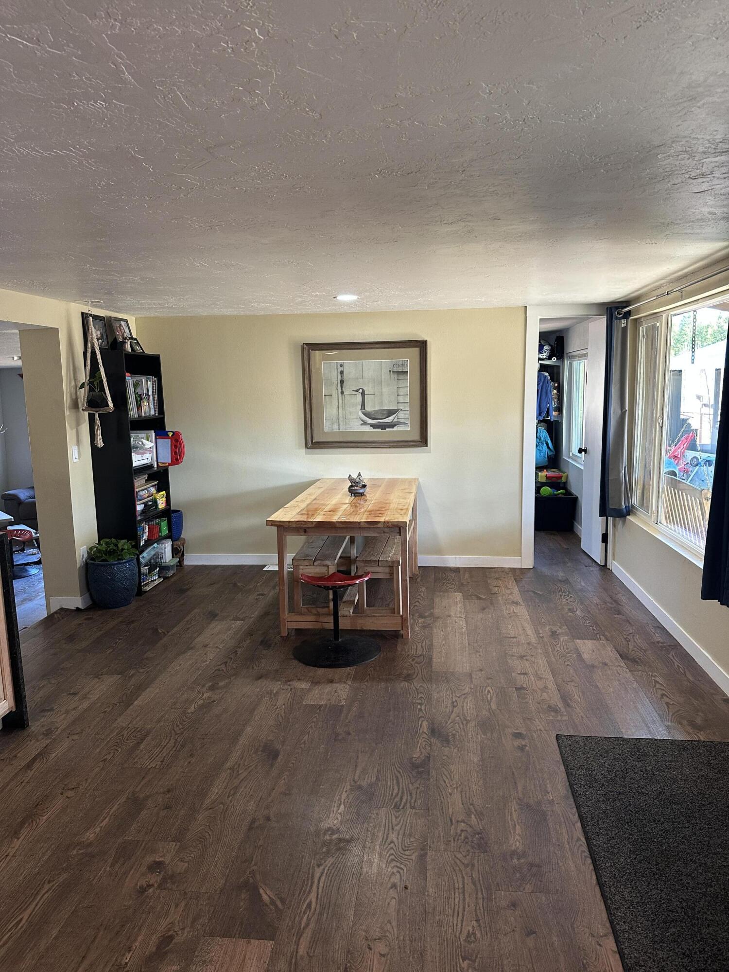 136010 Highway 97 Crescent, OR 97733 - Photo 16 of 55 dining room