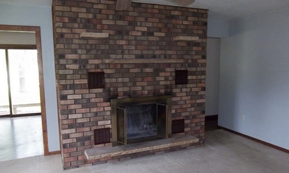 2404 South Nine Mile Road Kawkawlin, MI 48631 - Photo 3 of 21