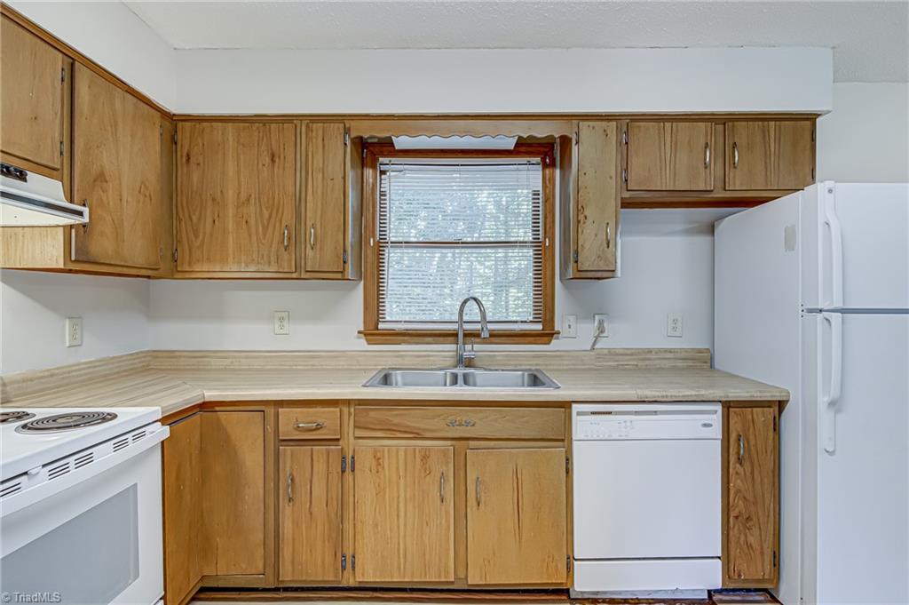 2801 Cyrus Road Greensboro, NC 27406 - Photo 11 of 25