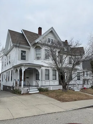 $1,300 | 14 Brewster Street, Unit 1, Plymouth, MA 02360