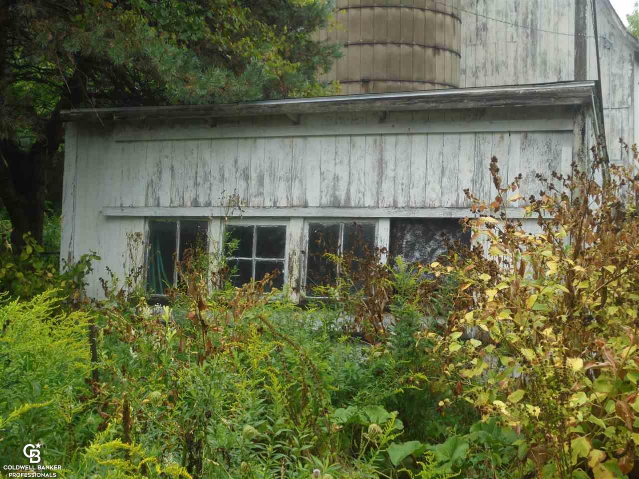 549 Howell Road Allenton, MI 48002 - Photo 12 of 41 Coop
