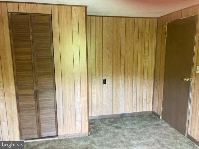 a view of empty room with a large window