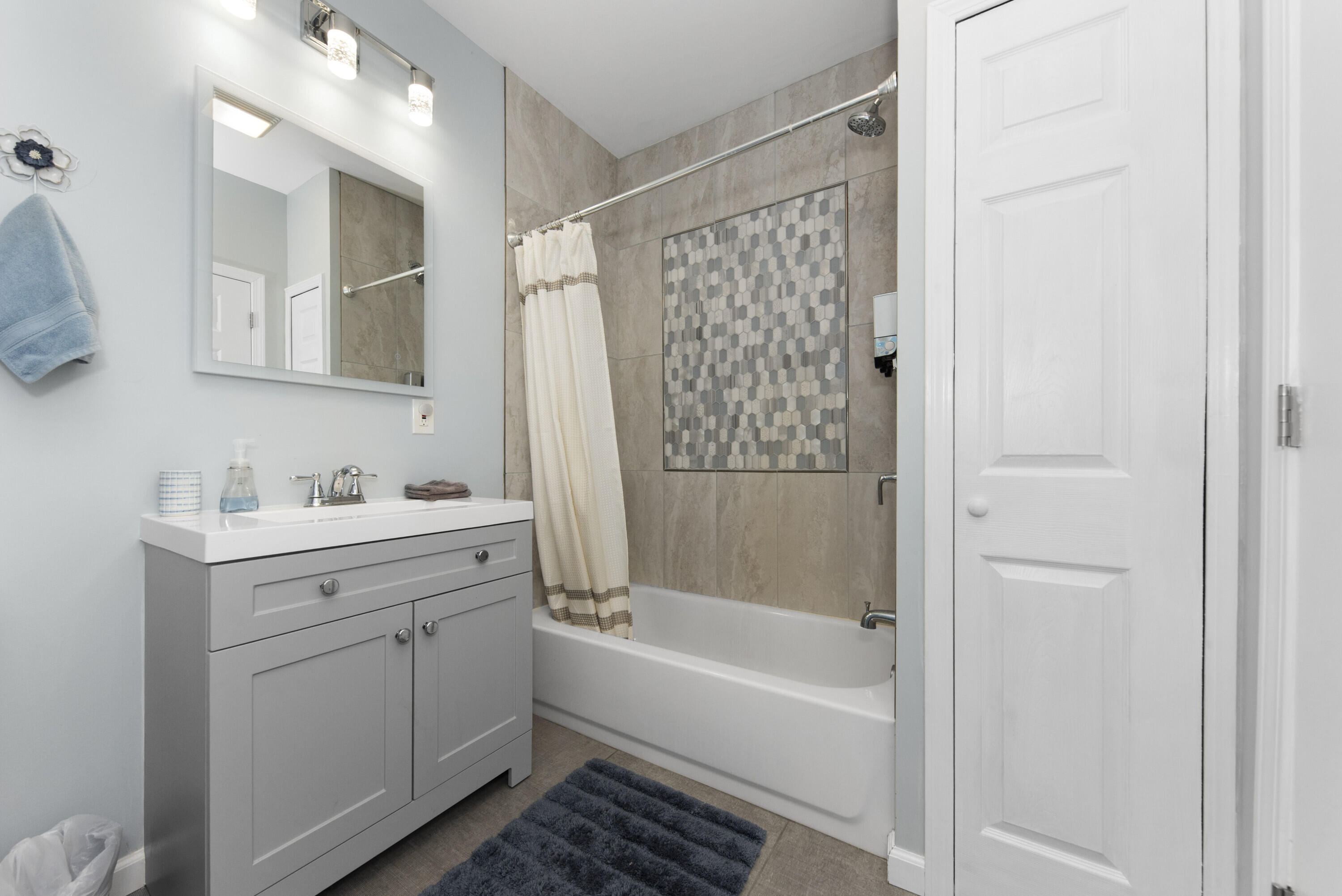 5307 Dickson Road Howell, MI 48843 - Photo 19 of 55 First Floor Bath