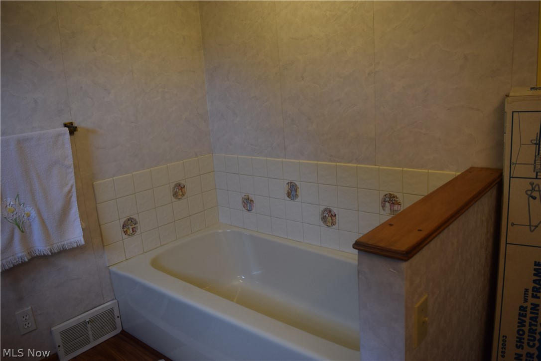 5040 2nd Street Northwest Canton, OH 44708 - Photo 16 of 45 Large tub