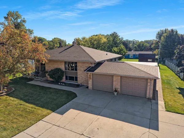 $485,000 | 2203 Gilson Court, Green Bay, WI 54304